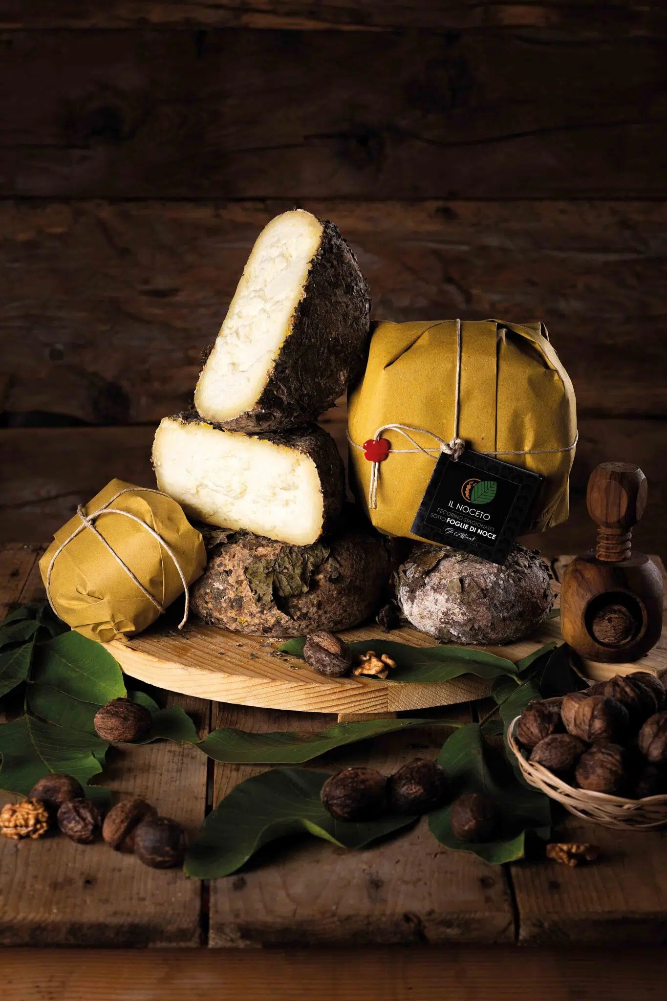 PECORINO SOTTO FOGLIA DI NOCE