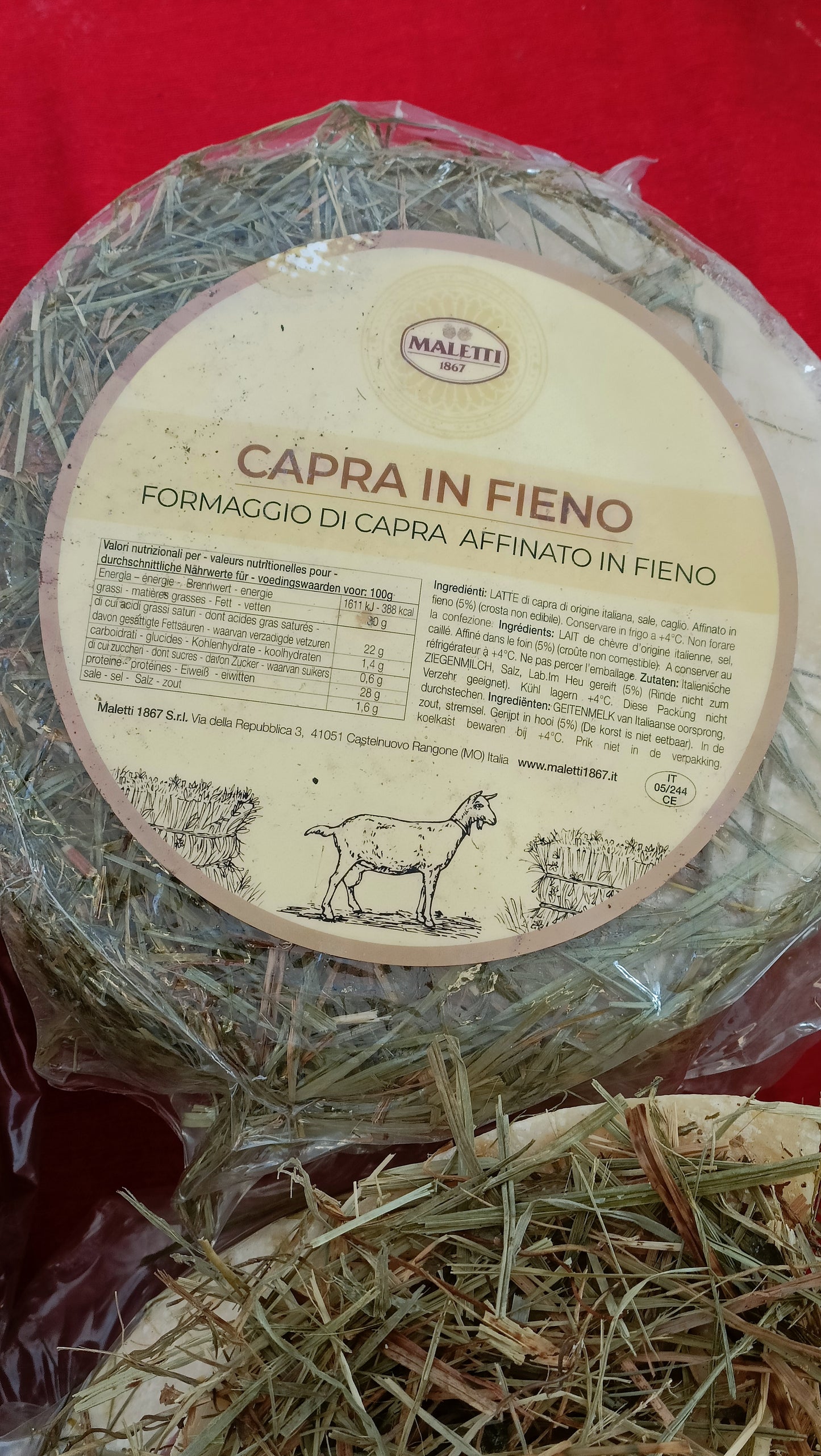 CAPRA IN FIENO