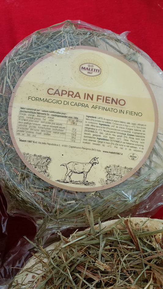 CAPRA IN FIENO